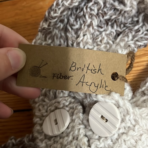 Handmade loop scarf - Picture 4 of 7